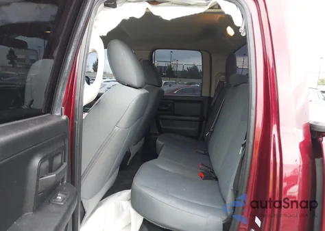 2018 Ram 1500 Express 4X2 6'4 Box из США, поврежденный, VIN 1C6RR6FG6JS244902